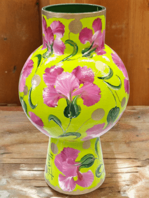 handbeschilderde kunst vaas van izartshop met gele en roze tinten
