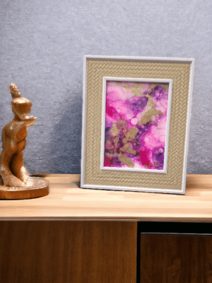 Handgemaakt alcoholinkt schilderij van IzArtShop in vloeibare art stijl. Abstract kunstwerk, ingelijst en uniek van karakter.