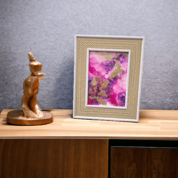 Handgemaakt alcoholinkt schilderij van IzArtShop in vloeibare art stijl. Abstract kunstwerk, ingelijst en uniek van karakter.