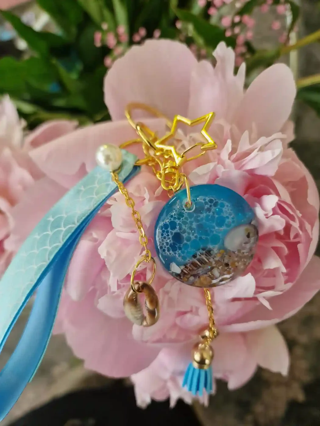 Handgemaakt sleutelhanger met Zand & Schelpen | licht blauw Izartshop