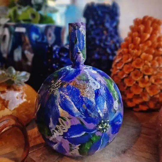 izartshop Kleine handbeschilderde kunstvaas Tiny Beauties –bloem design