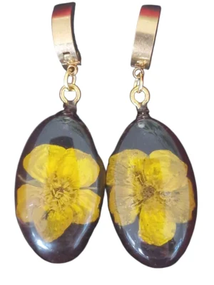 izartshop handgemaakte resin oorbellen met echte bloemen, boterbloem