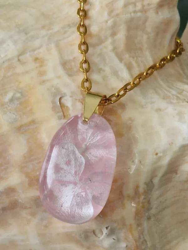 Izartshop sieraden, handgemaakt, resin met gedroogde bloemen, hanger