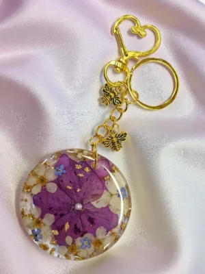 IzArtShop handgemaakte epoxymet gedroogde bloemen.