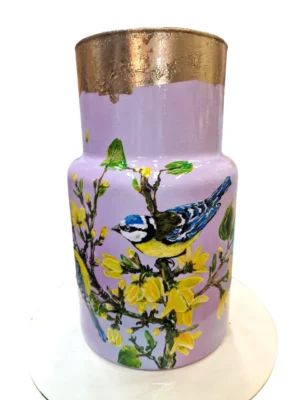 Izartshop handbeschilderde vaas in floraal design met goudblad. Paars H 30 cm D 15 cm