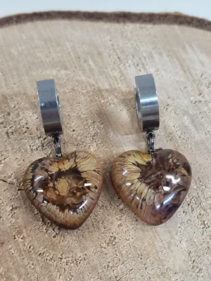 izartshop webwinkel: handgemaakte hanger en oorbellen van resis in bruin, cadeau voor haar