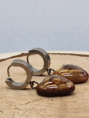 izartshop webwinkel: handgemaakte hanger en oorbellen van resis in bruin, cadeau voor haar