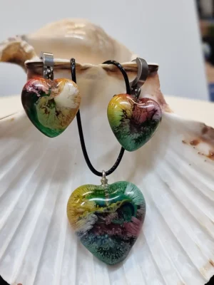 Unieke handgemaakte oorbellen en hanger. One of the kind. Made in Nederland