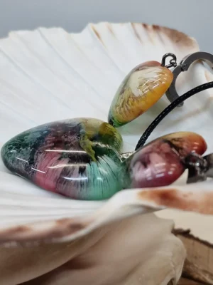 izartshop webwinkel: handgemaakte oorbellen en hanger van resis in multicolor, cadeau voor haar