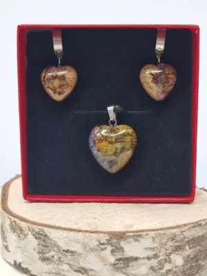 Handgemaakte resin oorbellen en hanger in hartvorm met alcoholinkt – uniek sieradenset van IzArtShop