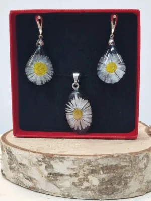 izartshop webwinkel: handgemaakte hanger en oorbellen van resis met echte bloemen, cadeau voor haar