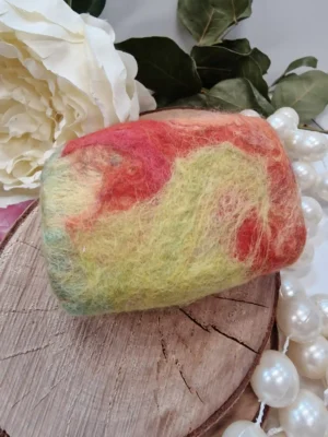 handgevilte vegan zeep. groene klei en aloe vera
