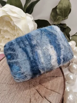 zeepvilten, handgevilte vegan zeep van Izartshop, witte klei en argan olie