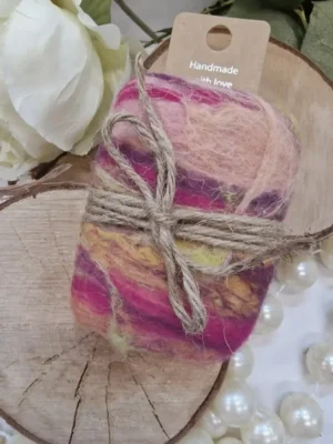 Handgevilte vegan zeep van IzArtShop – natuurlijk en zacht voor de huid