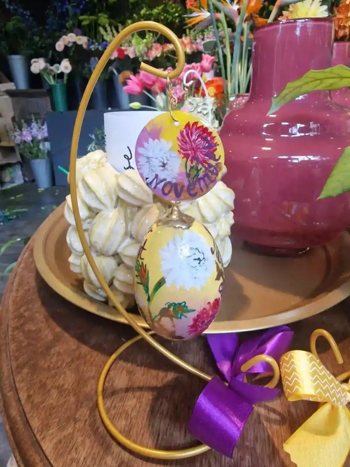 handbeschilderde ganzenei, november chrysant, geboorte cadeau, kunstwerk, verzamelingsobject, izartshop