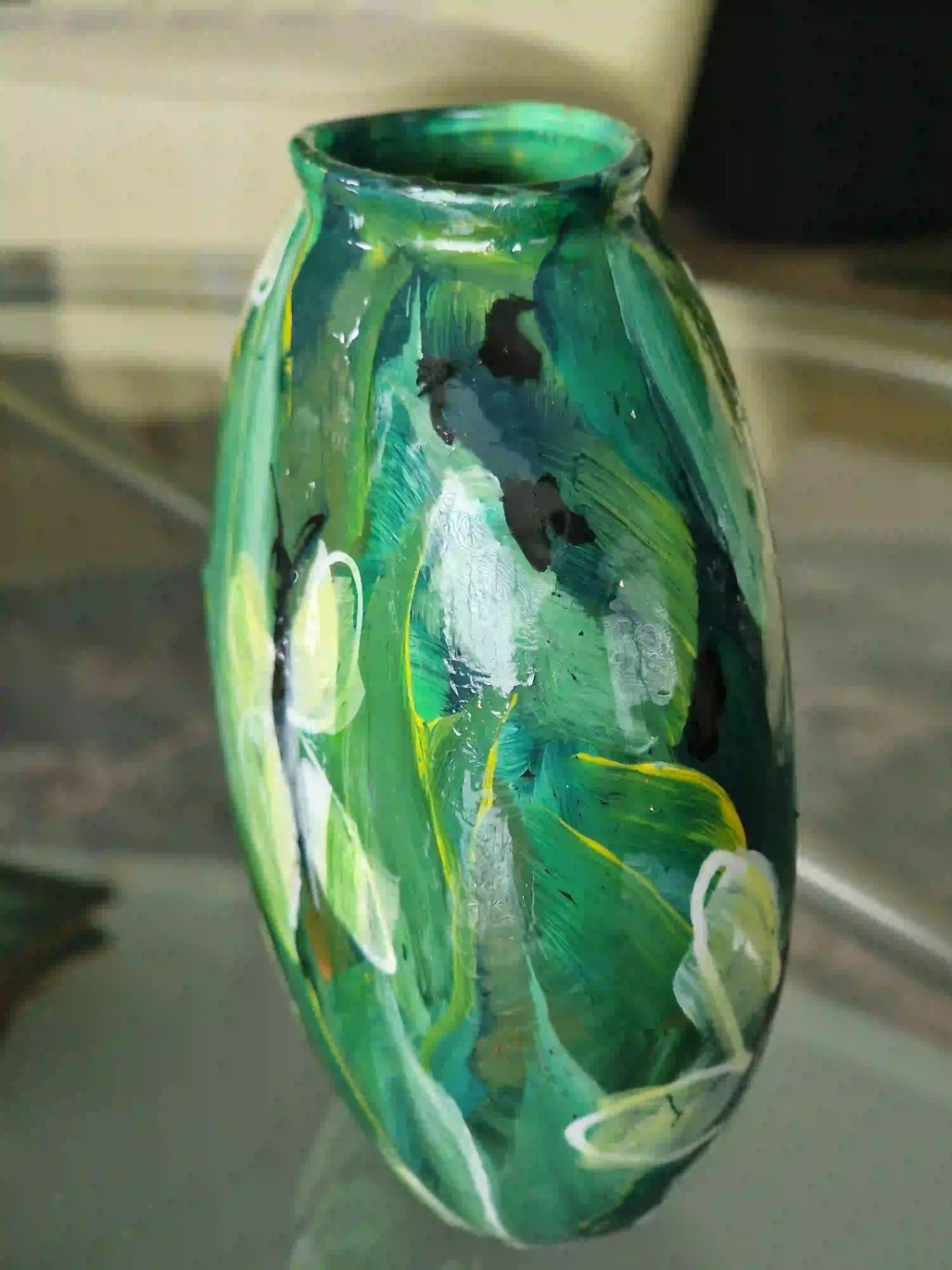 Handbeschilderd klein groen glazen, uniek kunst vaas