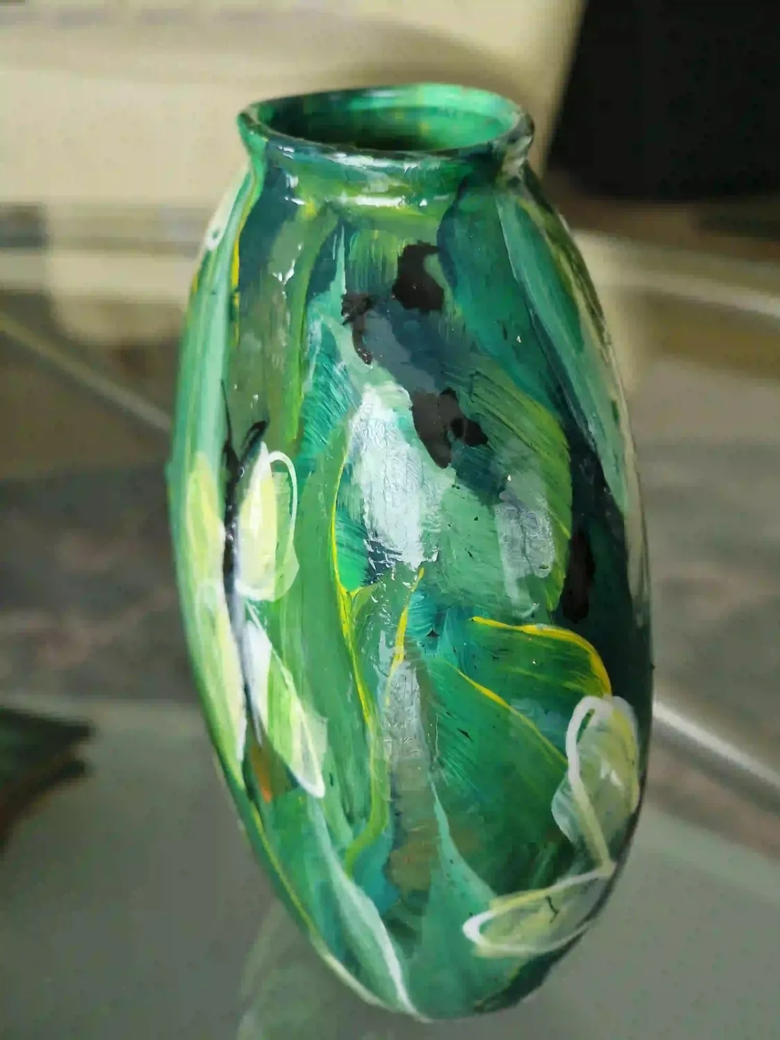 Handbeschilderd klein groen glazen, uniek kunst vaas
