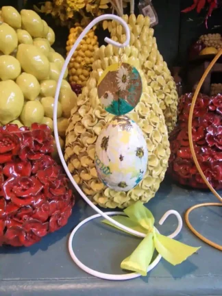 handbeschilderde ganzenei, april madelief geboorte cadeau. kunstwerk izartshop