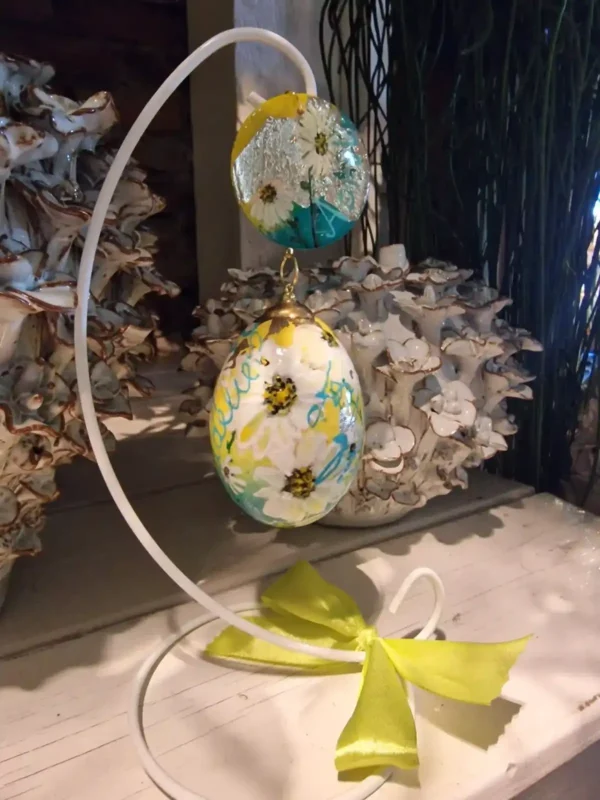 handbeschilderd ganzen ei, levensbloem april, madeliefje, geboorte