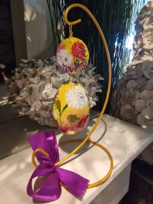 handbeschilderd ganzen ei, levensbloem november, chrysant, geboorte cadeau