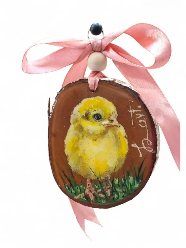 mini art op hout, kunst ornament,, afbeelding van kuikentje, paasdag