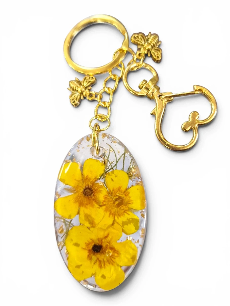 Origineel cadeau voor bloemenliefhebbers, handgemaakte resin sleutelhanger.