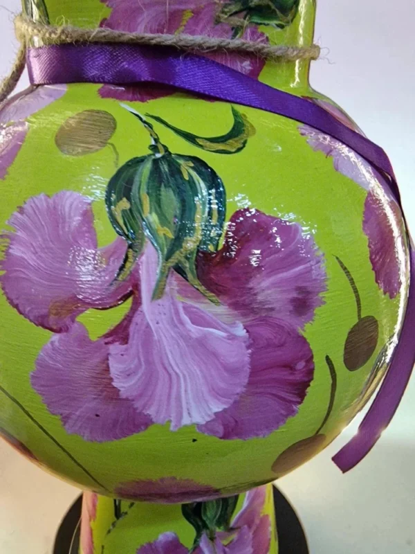 gele vaas met anjers, handbeschilderd, izartshop